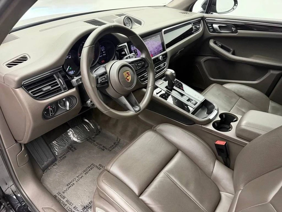 2023 Porsche Macan - Image 4 of 5