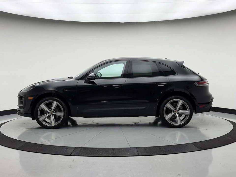 2023 Porsche Macan - Image 2 of 5