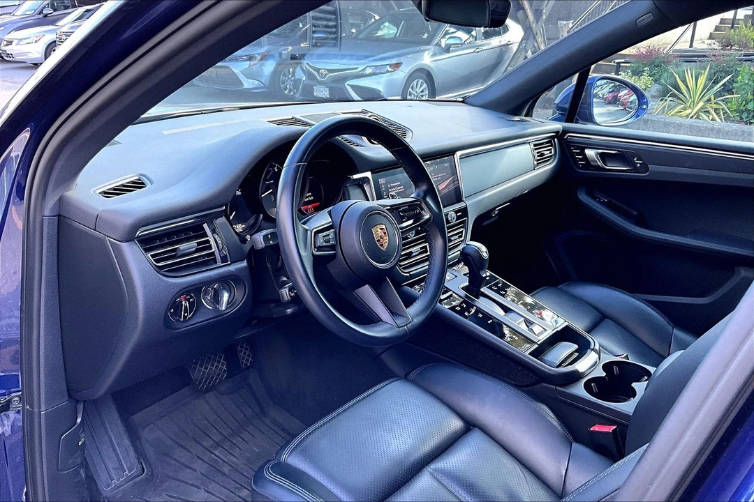 2023 Porsche Macan - Image 6 of 6