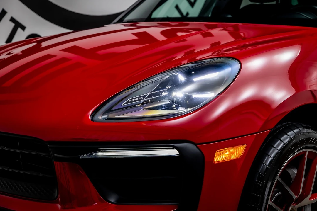2023 Porsche Macan - Image 15 of 21