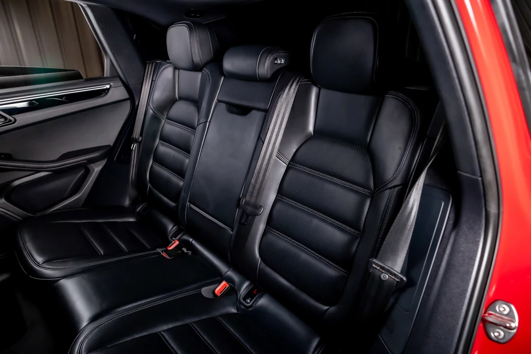 2023 Porsche Macan - Image 20 of 21