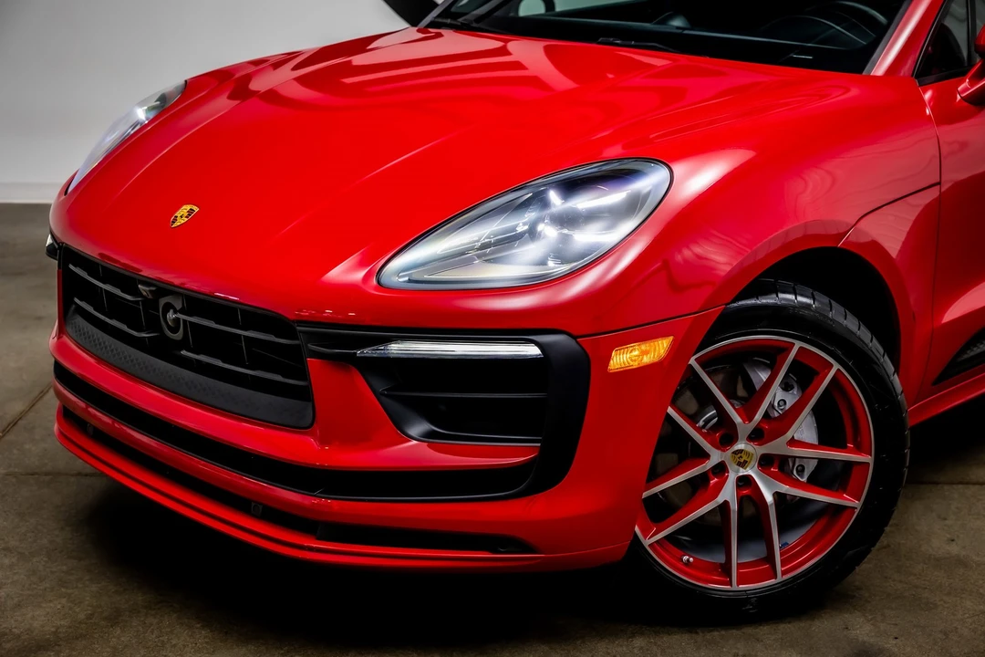 2023 Porsche Macan - Image 19 of 21