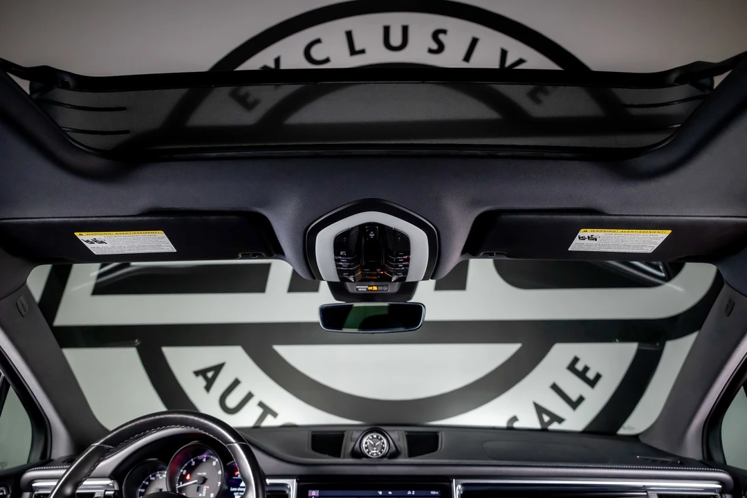 2023 Porsche Macan - Image 10 of 21