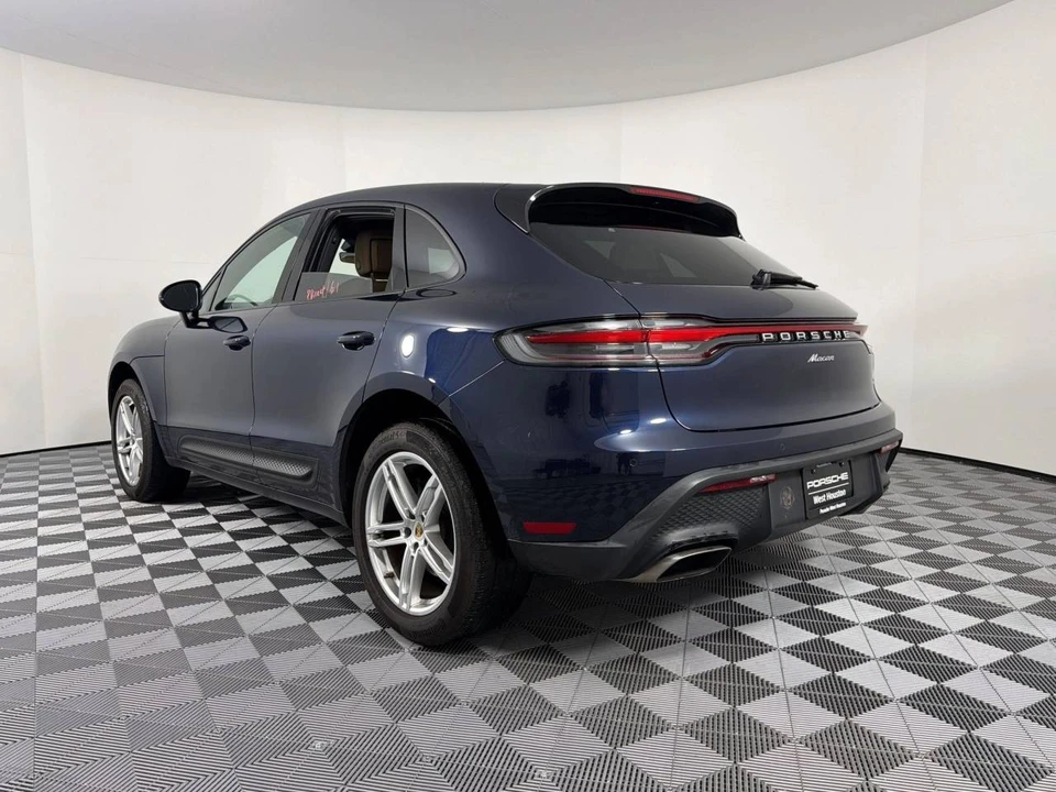 2023 Porsche Macan - Image 3 of 5