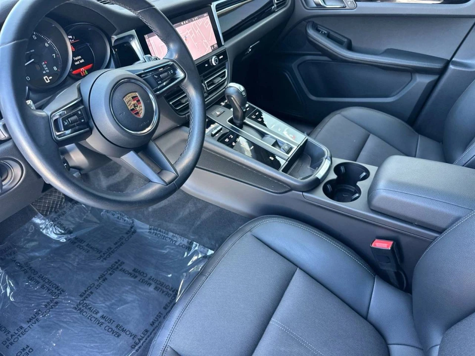 2023 Porsche Macan - Image 4 of 5