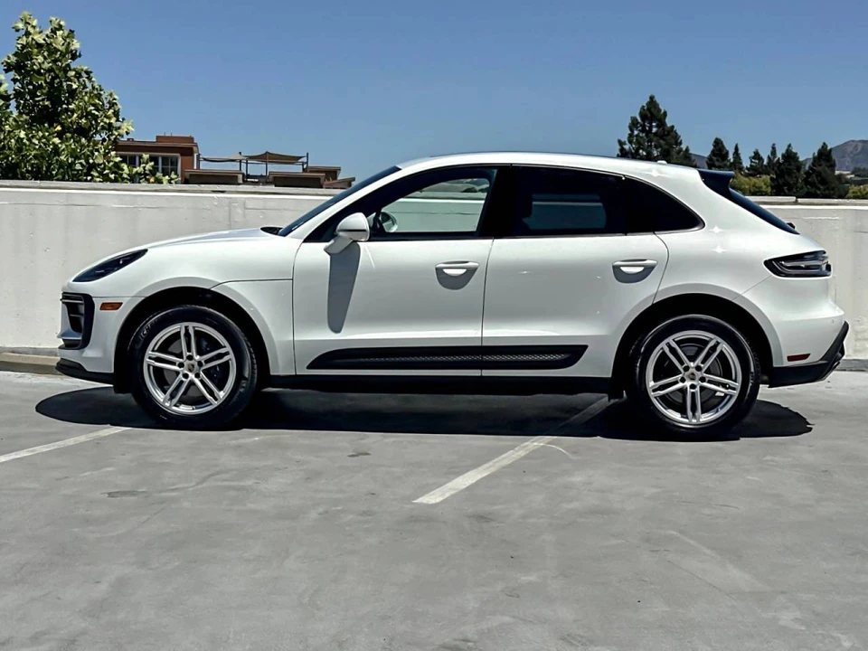 2023 Porsche Macan - Image 2 of 5