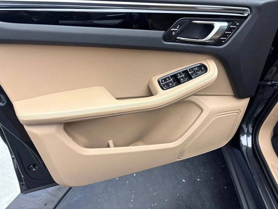 2023 Porsche Macan - Image 4 of 5