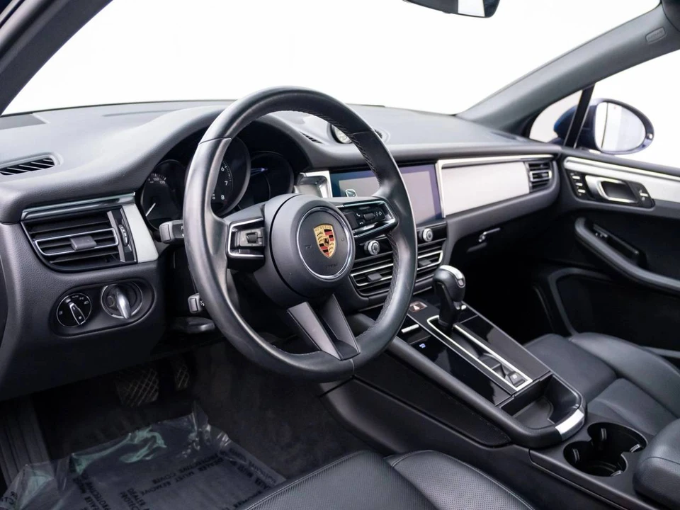 2023 Porsche Macan T - Image 4 of 5