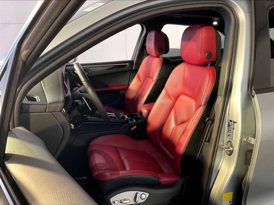 2023 Porsche Macan T - Image 5 of 5