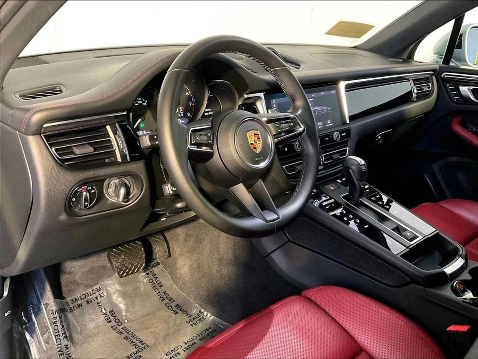 2023 Porsche Macan T - Image 4 of 5