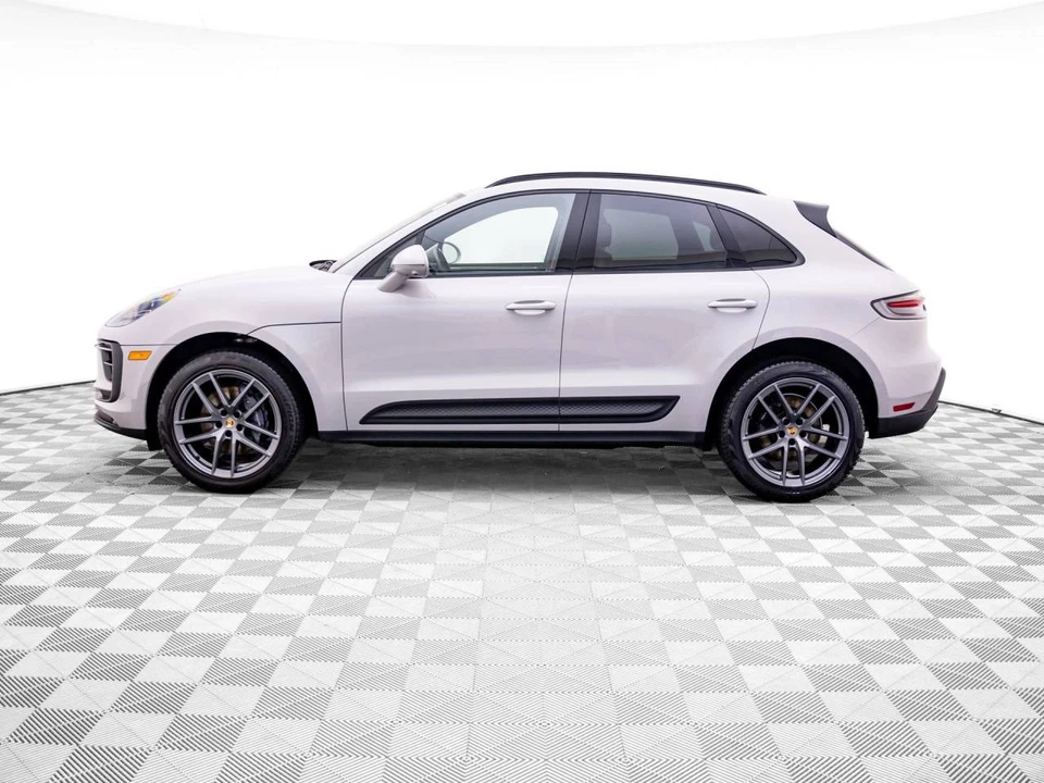 2023 Porsche Macan - Image 2 of 5