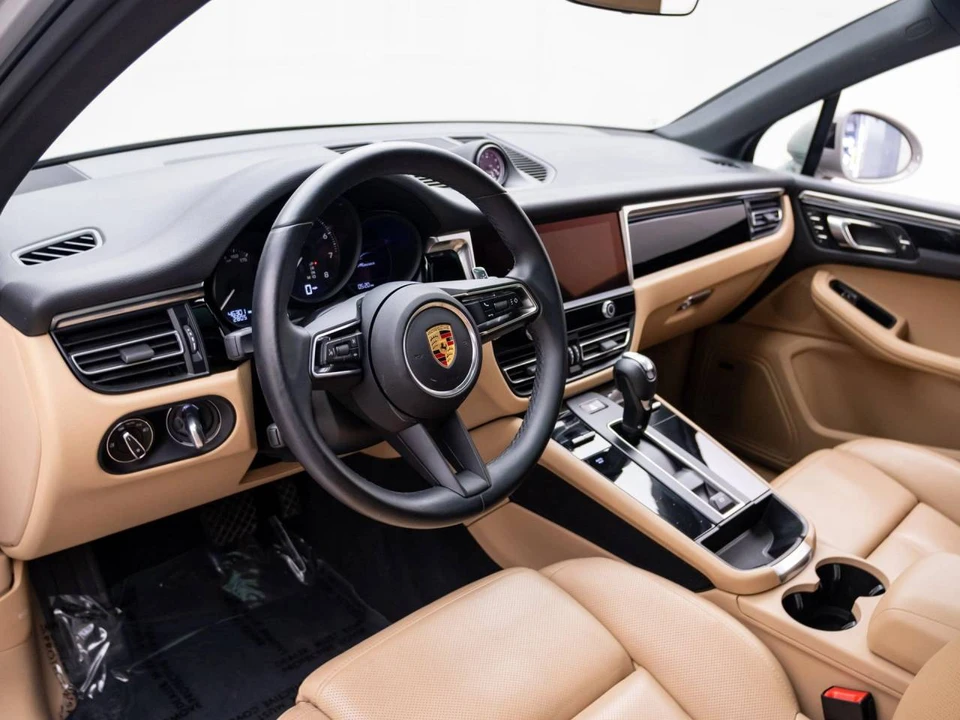2023 Porsche Macan - Image 4 of 5