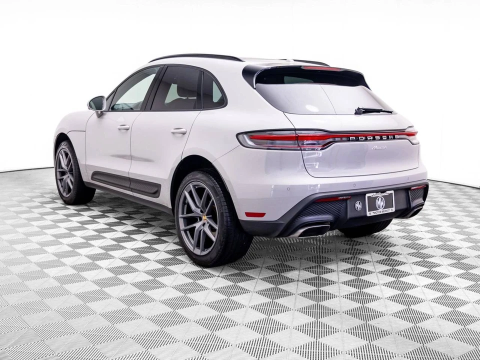 2023 Porsche Macan - Image 3 of 5