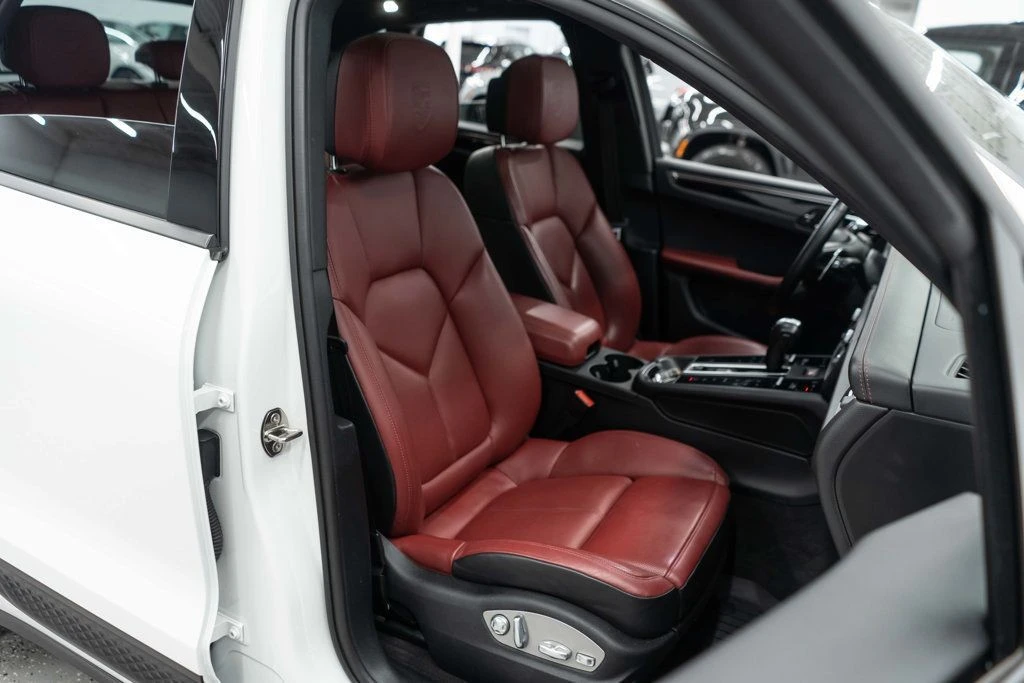 2023 Porsche Macan - Image 11 of 12