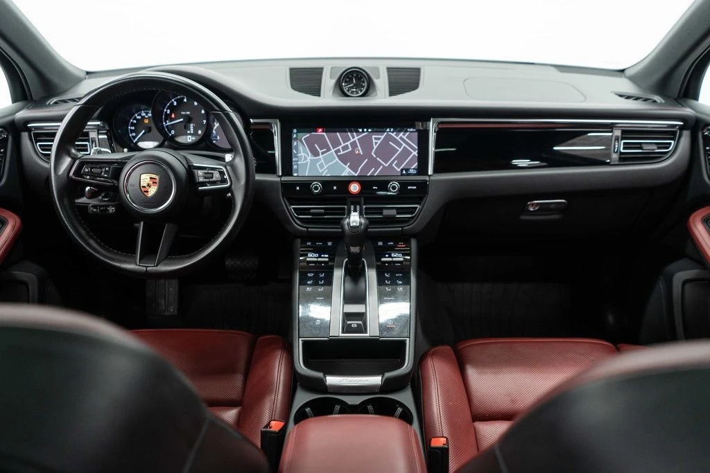 2023 Porsche Macan - Image 10 of 12