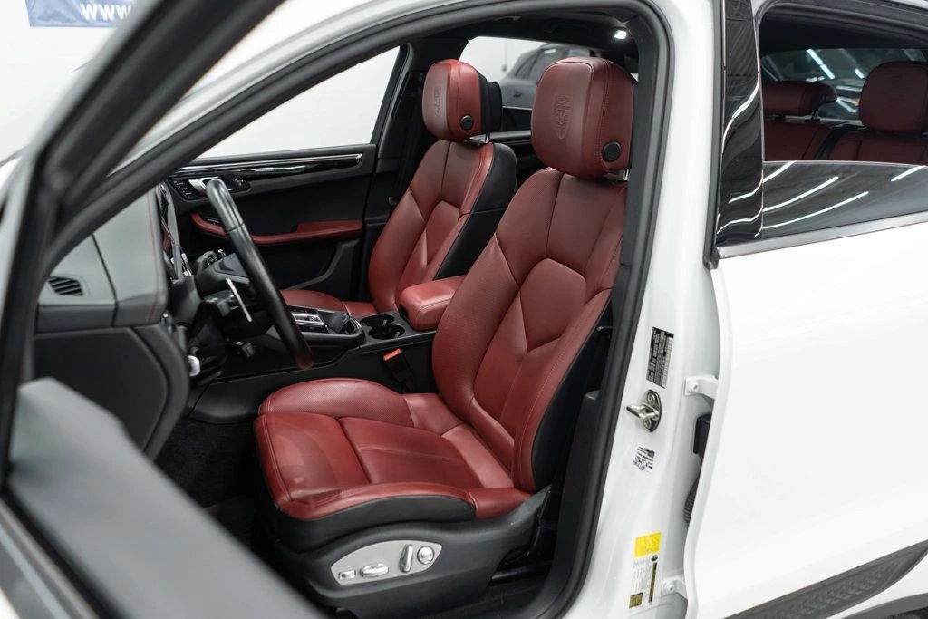 2023 Porsche Macan - Image 9 of 12