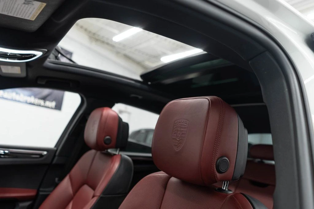 2023 Porsche Macan - Image 8 of 12
