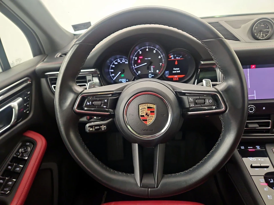 2023 Porsche Macan - Image 11 of 28