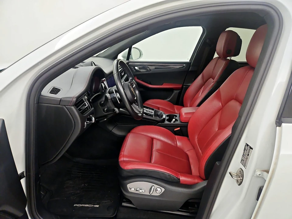 2023 Porsche Macan - Image 12 of 28