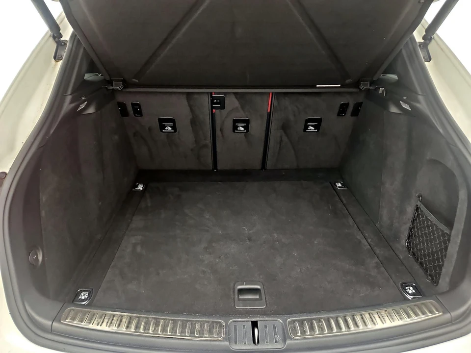2023 Porsche Macan - Image 23 of 28