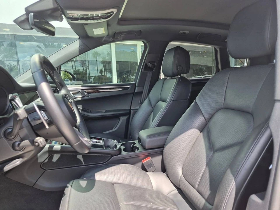 2023 Porsche Macan - Image 5 of 5