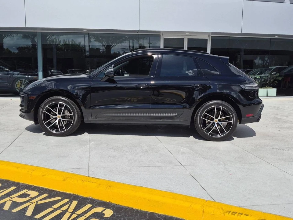 2023 Porsche Macan - Image 2 of 5
