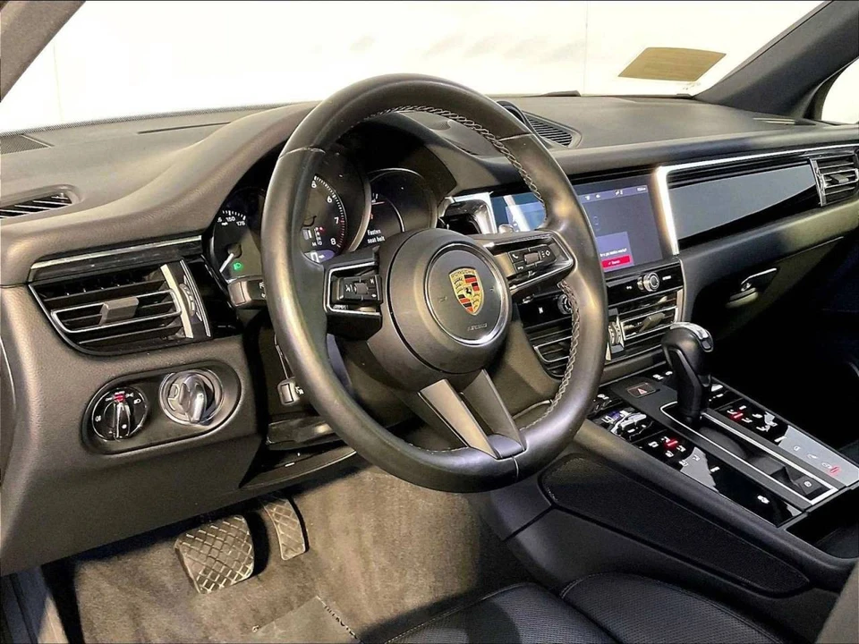 2023 Porsche Macan T - Image 4 of 5