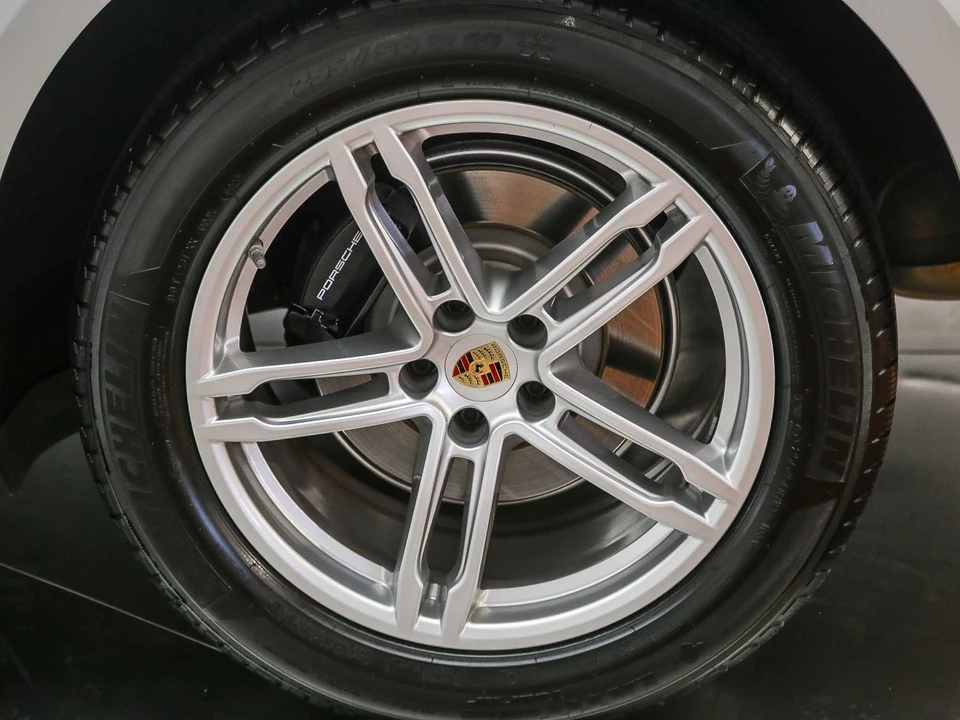 2023 Porsche Macan T - Image 14 of 31