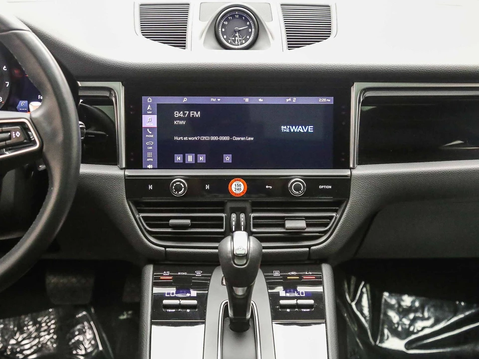 2023 Porsche Macan T - Image 17 of 31