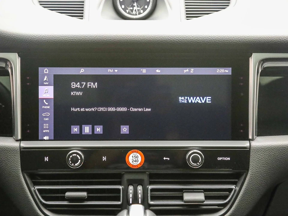 2023 Porsche Macan T - Image 18 of 31