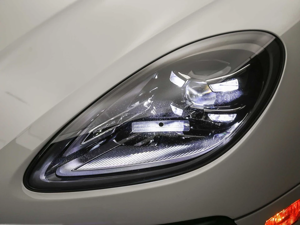 2023 Porsche Macan T - Image 11 of 31
