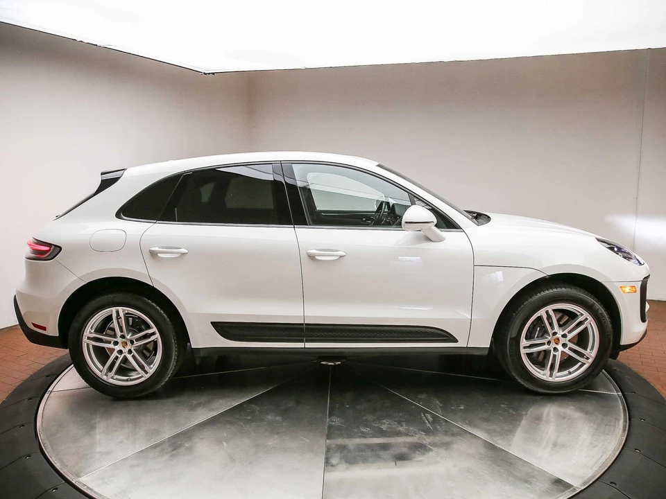 2023 Porsche Macan T - Image 5 of 31