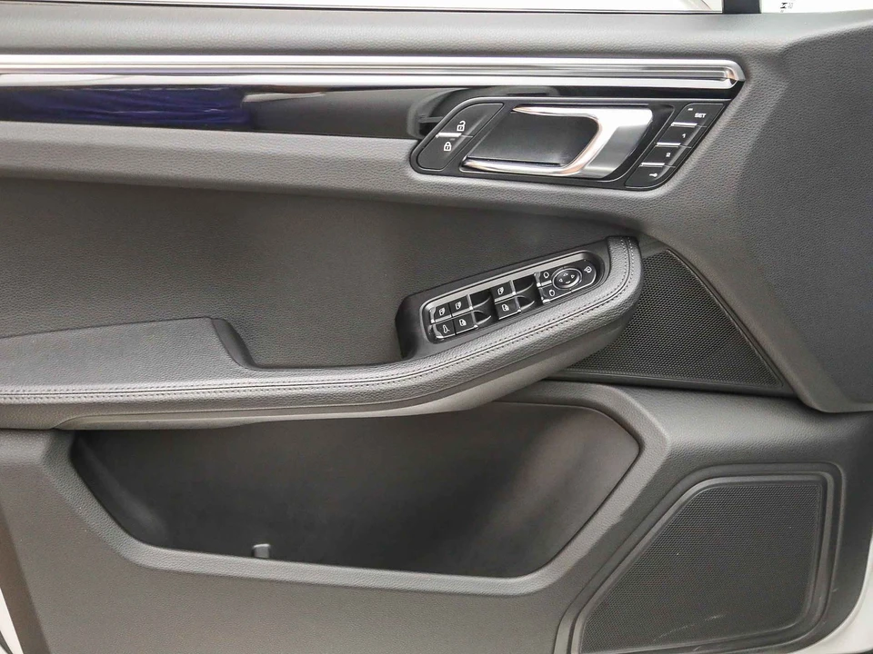 2023 Porsche Macan T - Image 27 of 31