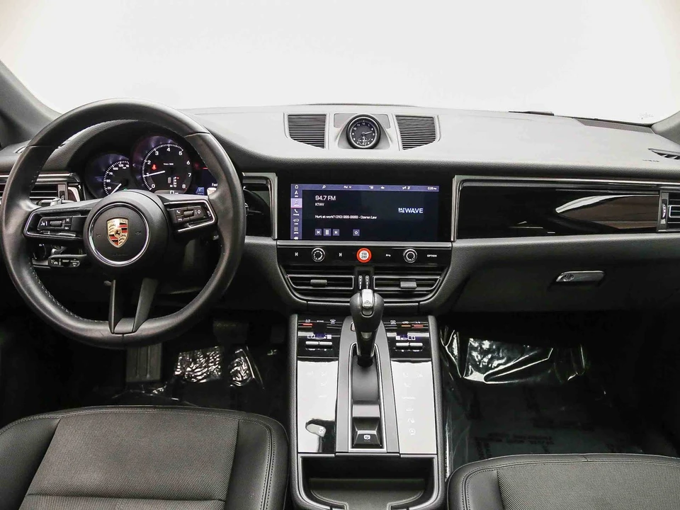 2023 Porsche Macan T - Image 16 of 31