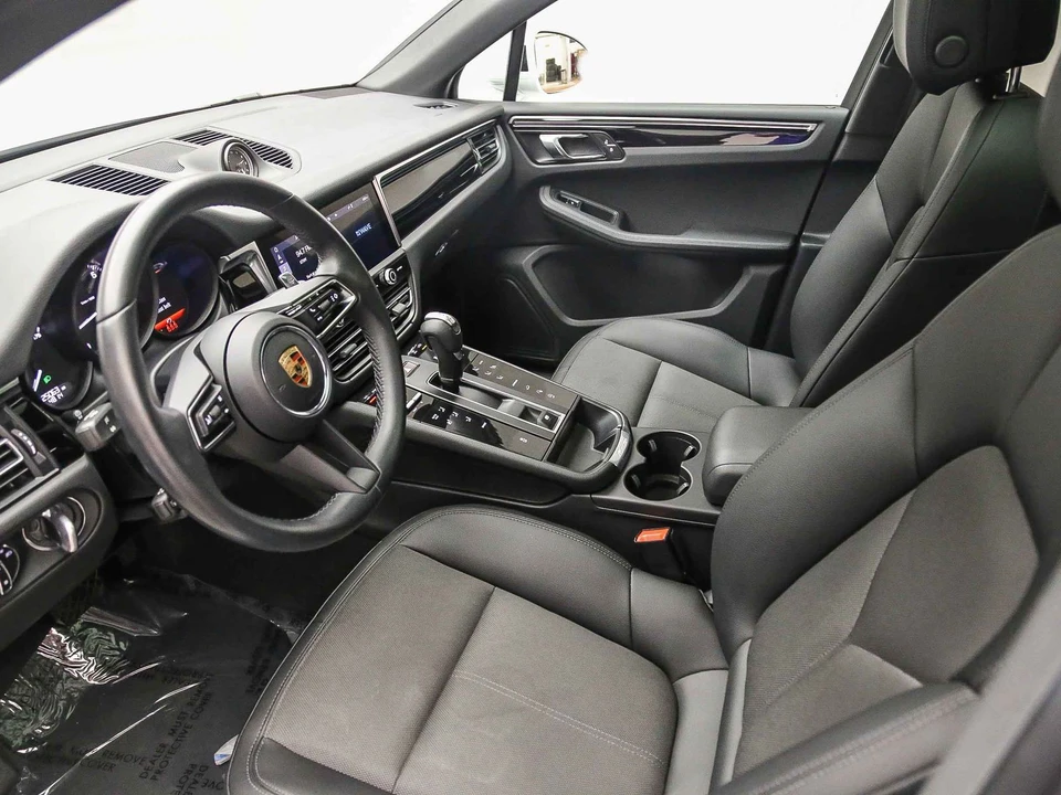 2023 Porsche Macan T - Image 9 of 31