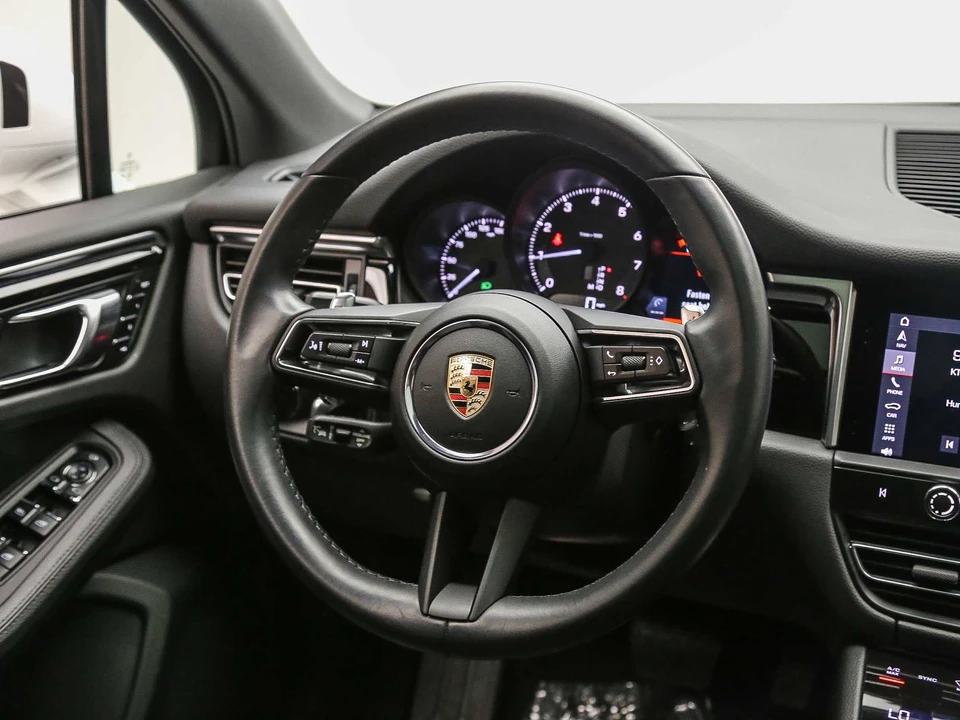 2023 Porsche Macan T - Image 19 of 31