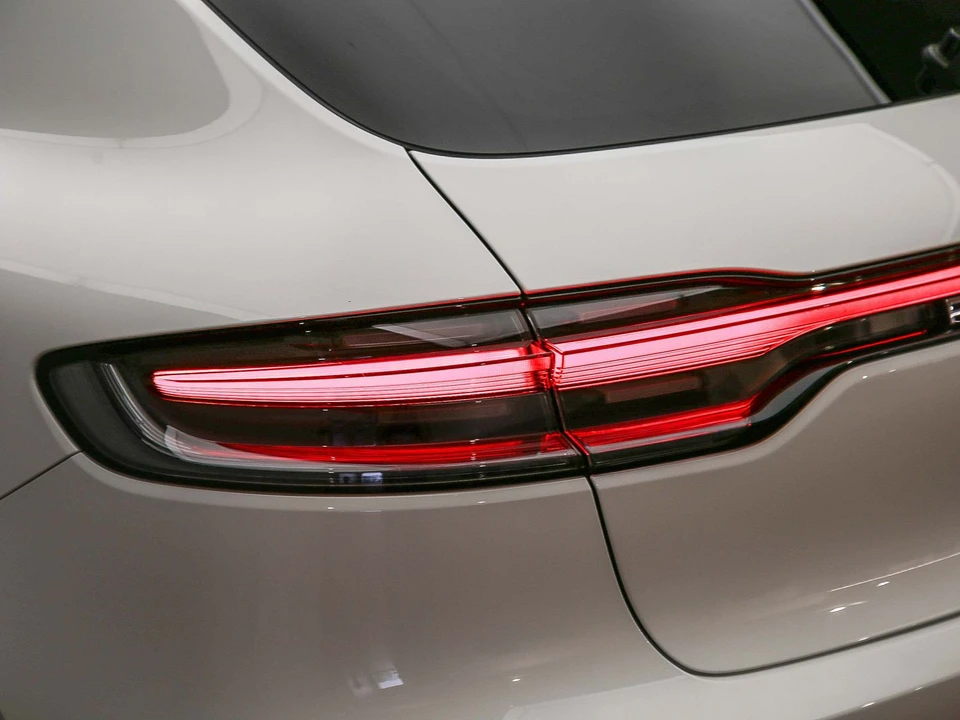 2023 Porsche Macan T - Image 15 of 31