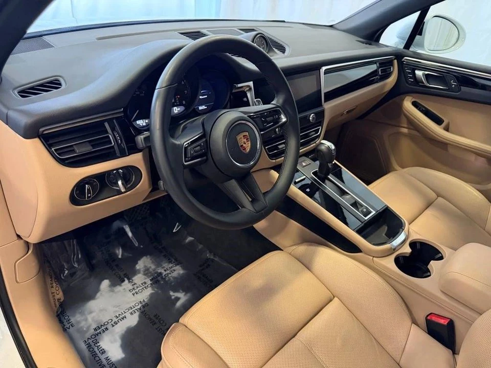 2023 Porsche Macan - Image 4 of 5