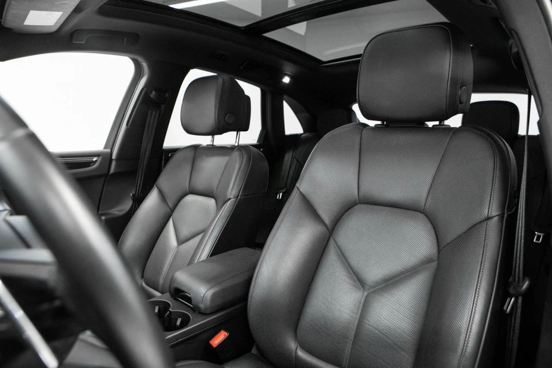 2023 Porsche Macan - Image 5 of 5
