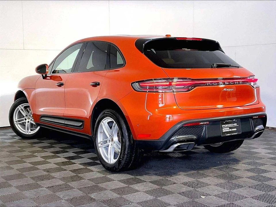 2023 Porsche Macan - Image 3 of 5
