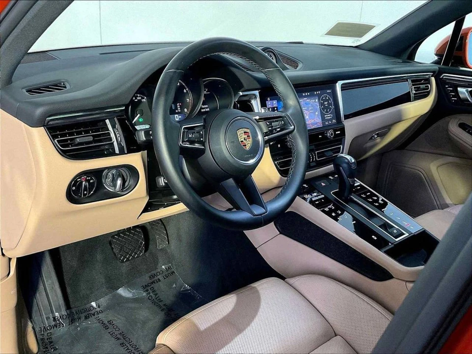 2023 Porsche Macan - Image 4 of 5