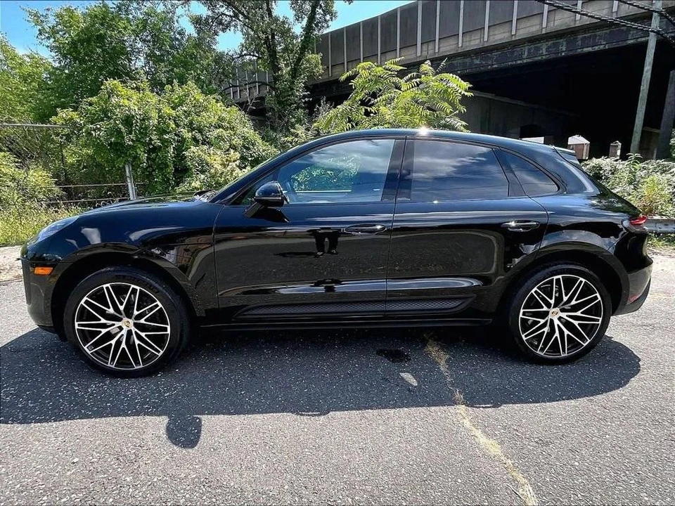 2023 Porsche Macan - Image 2 of 5