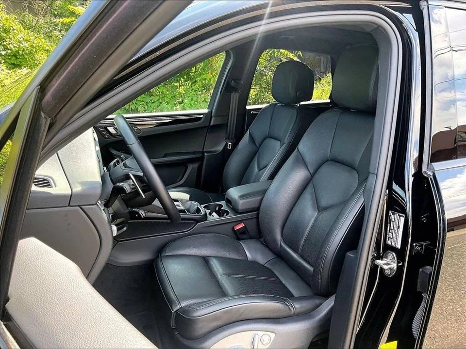 2023 Porsche Macan - Image 5 of 5