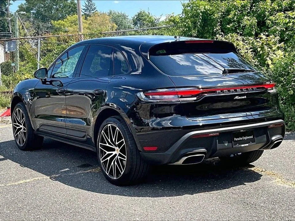2023 Porsche Macan - Image 3 of 5