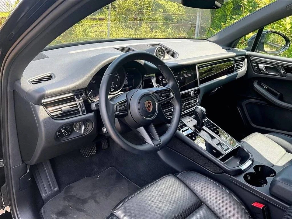 2023 Porsche Macan - Image 4 of 5