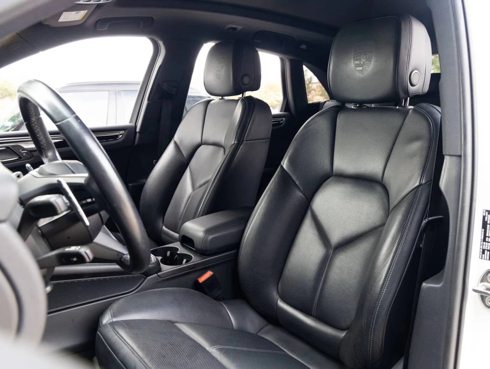 2023 Porsche Macan - Image 4 of 5