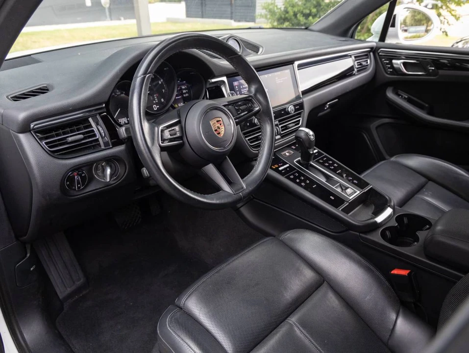 2023 Porsche Macan - Image 3 of 5