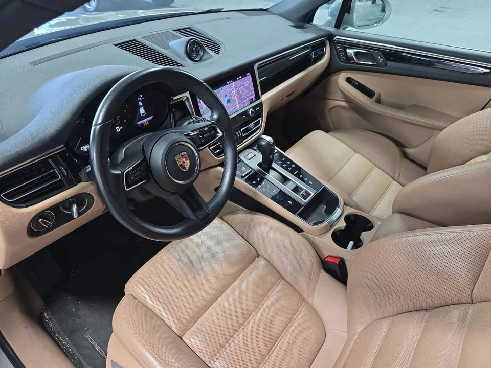 2023 Porsche Macan - Image 4 of 5