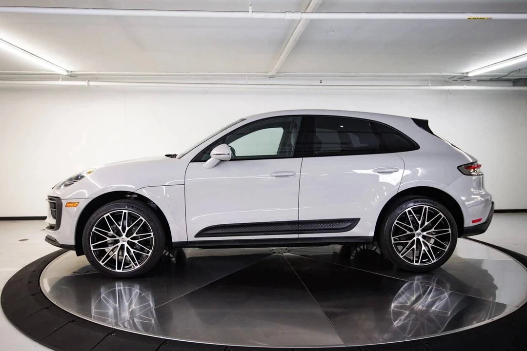 2023 Porsche Macan - Image 2 of 5