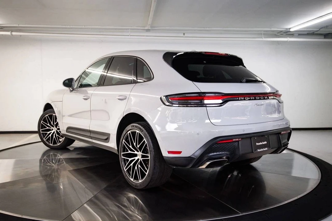 2023 Porsche Macan - Image 3 of 5